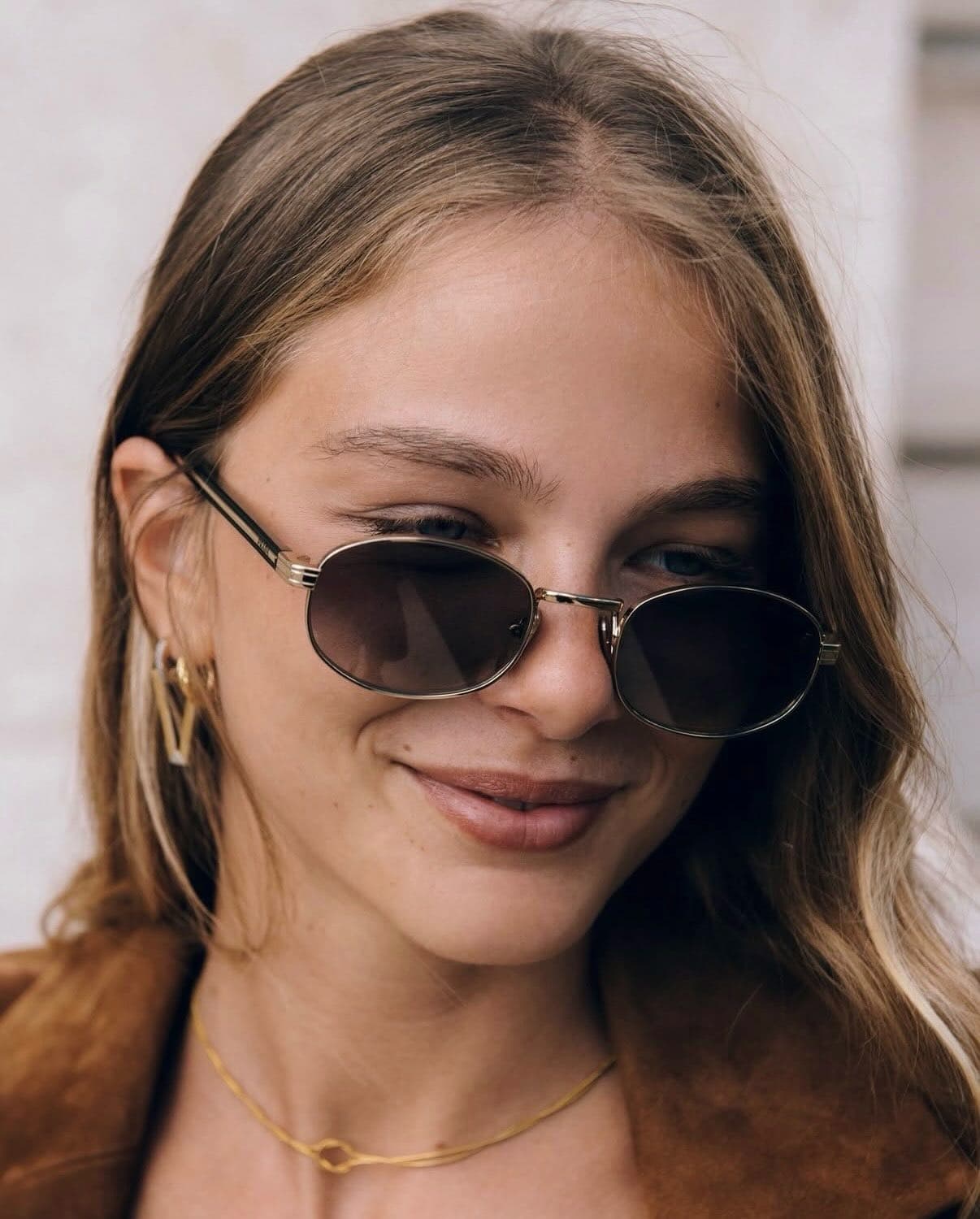 Kadın Model Yuvarlak Güneş Gözlüğü